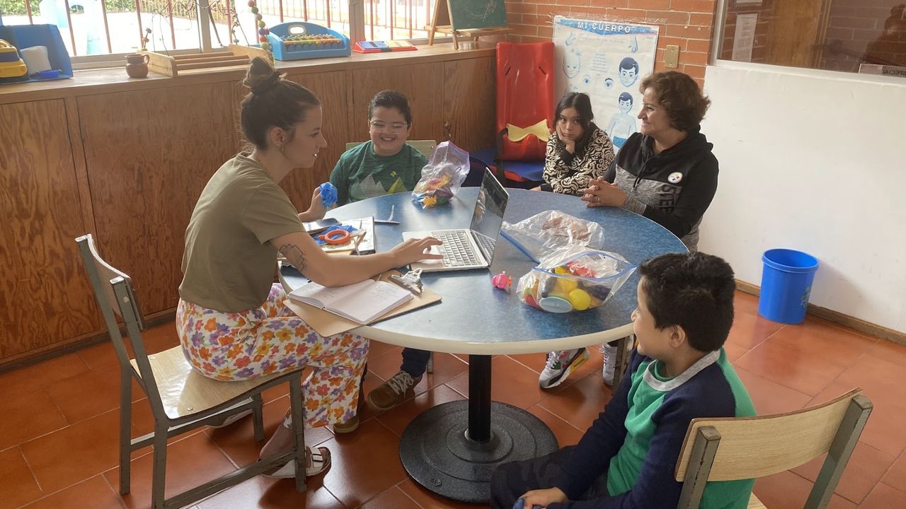 Andrea Martinez-Fisher works with Comunidad Crecer patients and team members