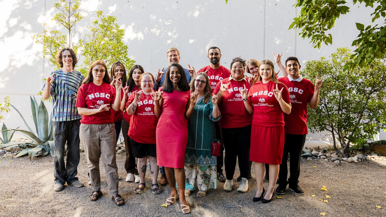 Mayor Keller and SPA Director Patria de Lancer Julnes pose with SPA students taking the minor. 