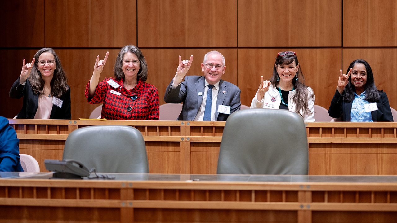 UNM leadership - Everyone's a Lobo!