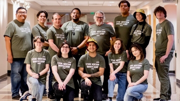 Creator of UNM Sitcom Boot Camp, Brian Levant, receives alumni Lobo Award