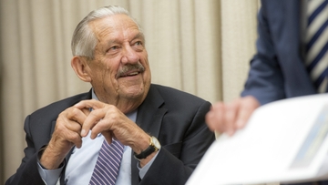 UNM professor emeritus, former U.S. Senator Fred Harris dies