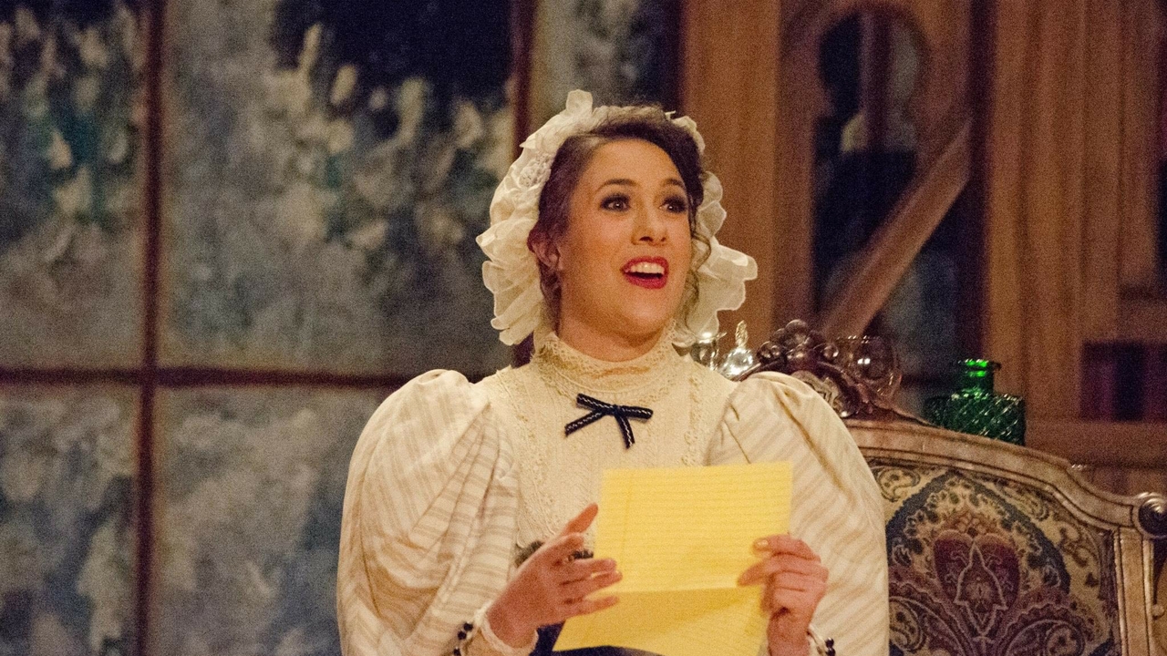 Lydia Grindatto as Adele.