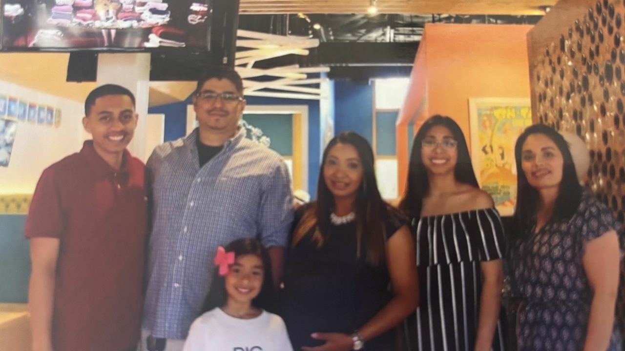  Araceli Ramirez with her family 