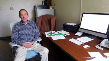 'Steady hand:' Richard Towne signing off after three decades leading KUNM
