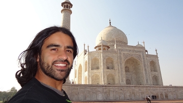From curiosity to creative entrepreneurship: UNM alum Efraín Villa’s global journey