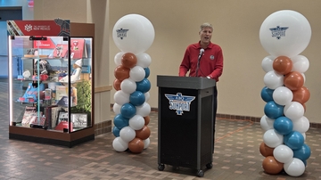 Lobos take flight at the International Sunport