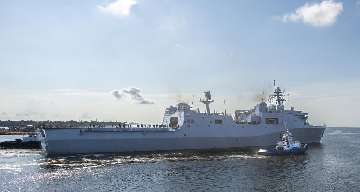 Amphibious Transport Dock Fort Lauderdale (LPD 28) Sails Away From Ingalls Shipbuilding