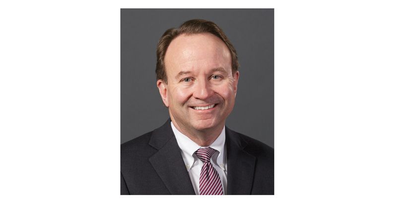 Associated Banc-Corp President & CEO Philip B. Flynn announces plans for retirement