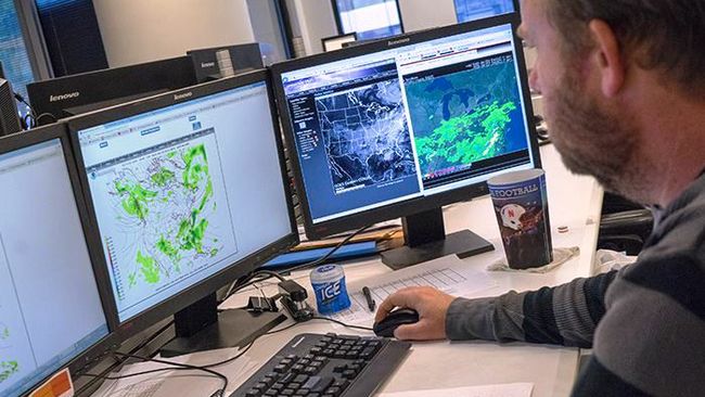 In the Carolinas, Duke Energy meteorologists keeping a close eye on Hurricane Matthew