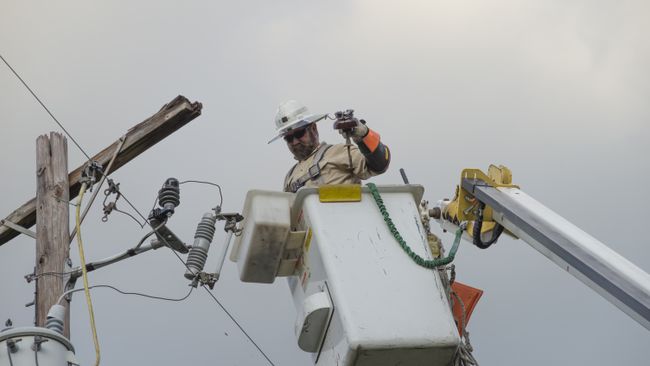 Duke Energy Florida crews restore nearly 300,000 customers; aim for full restoration tonight