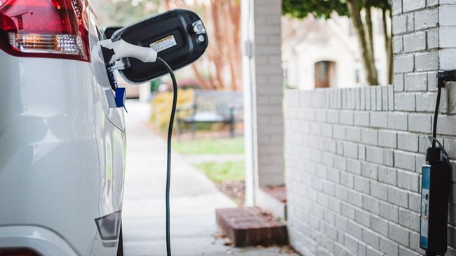 How much can you save driving a new EV? Duke Energy helps you crunch the numbers.