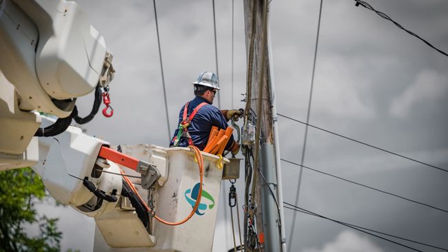 El personal de Duke Energy continua enfocándose en las regiones más afectadas de las Carolinas; se ha restaurado el servicio de casi 750,000 clientes en las últimas 24 horas 