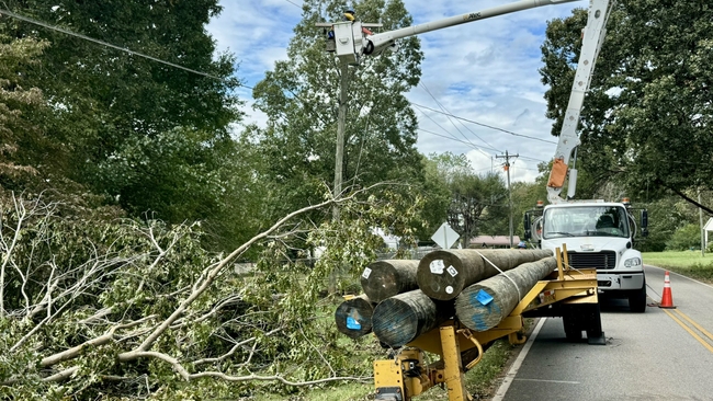Duke Energy continúa con la reconstrucción de la infraestructura eléctrica tras el paso del huracán Helene