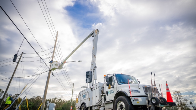 Duke Energy Florida continúa con la restauración del suministro eléctrico en las zonas afectadas por el huracán Milton; los cortes han disminuido de más de 1 millón a aproximadamente 580,000