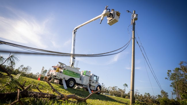 Duke Energy ha restaurado el suministro eléctrico del 95% de sus clientes en 72 horas; la compañía ha movilizado el centro de mando de las islas barrera del condado de Pinellas 