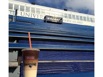 Dunkin’ Donuts Franchisees Give Back To The Community Through Scholarship Program