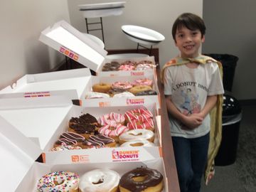 “Donut Boy’s” Mission to Thank Every Cop in America with Donuts
