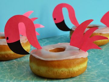 Celebrate Summer with These Trendy DIY Flamingo Float Donuts