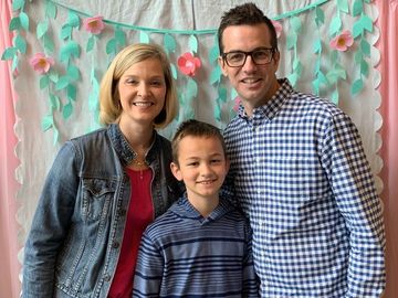 Local Kentucky Pastor and Son Pay It Forward at Dunkin’ In Honor of Late Wife