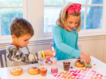 Keeping America Runnin’: San Francisco Bay Area Franchisee Makes DIY Dunkin' Donut Kits 