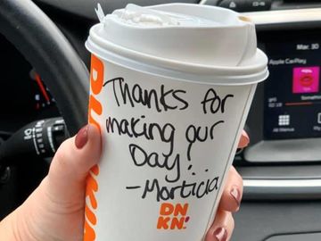 Keeping America Runnin’: Massachusetts Dunkin’ Restaurant Spreading Messages of Kindness