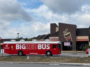 Keeping America Runnin’: Florida Franchisees Host Mobile Blood Drives in Dunkin’ Parking Lots 