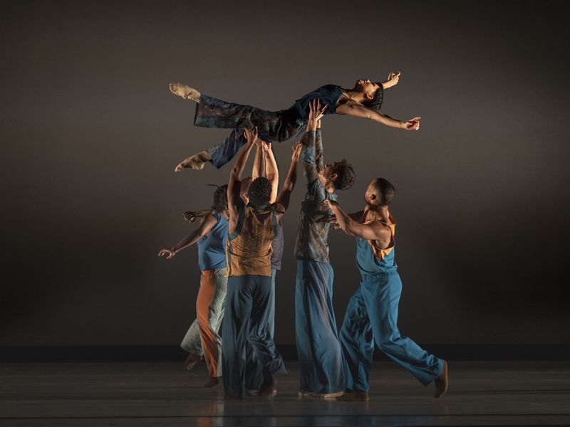 Alvin Ailey American Dance Theater in Matthew Neenan's Difference Between