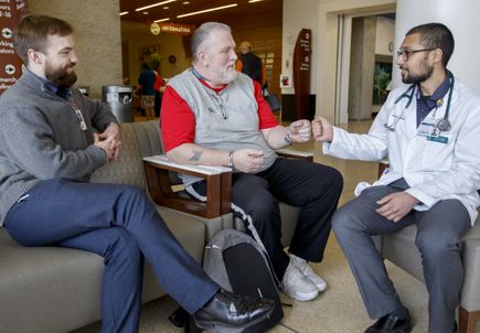 Medical students walk in patients’ shoes through new OHSU program