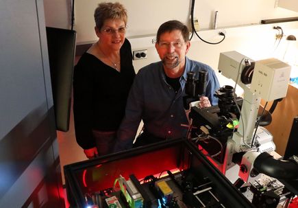 With new microscope, scientists will explore how tiny molecules make cells work by organizing at right place, right time