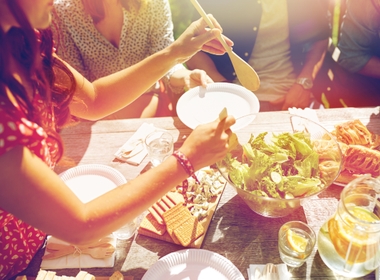 Infographic: Hosting an Energy-Efficient Party