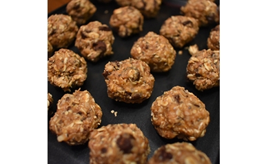 Peanut Butter Choco Chip Energy Balls