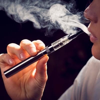 GettyImages-528497380 vaping