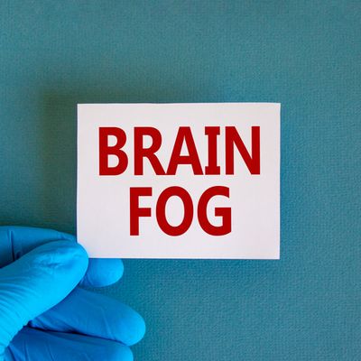 Medical, COVID-19 Pandemic Coronavirus brain fog symbol. Doctor hand holds White card with words 'brain fog'. Metallic pen. Beautiful white background. Copy space. Medical, covid-19 brain fog concept.