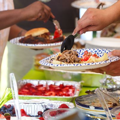 Strategies for eating safely at summer picnics