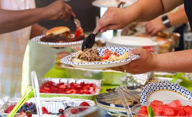 Strategies for eating safely at summer picnics