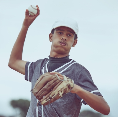 baseball pitcher throwing