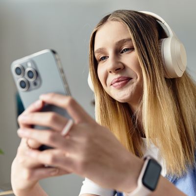 The Positives of Social Media for Teens and How Parents Can Guide Safe Use