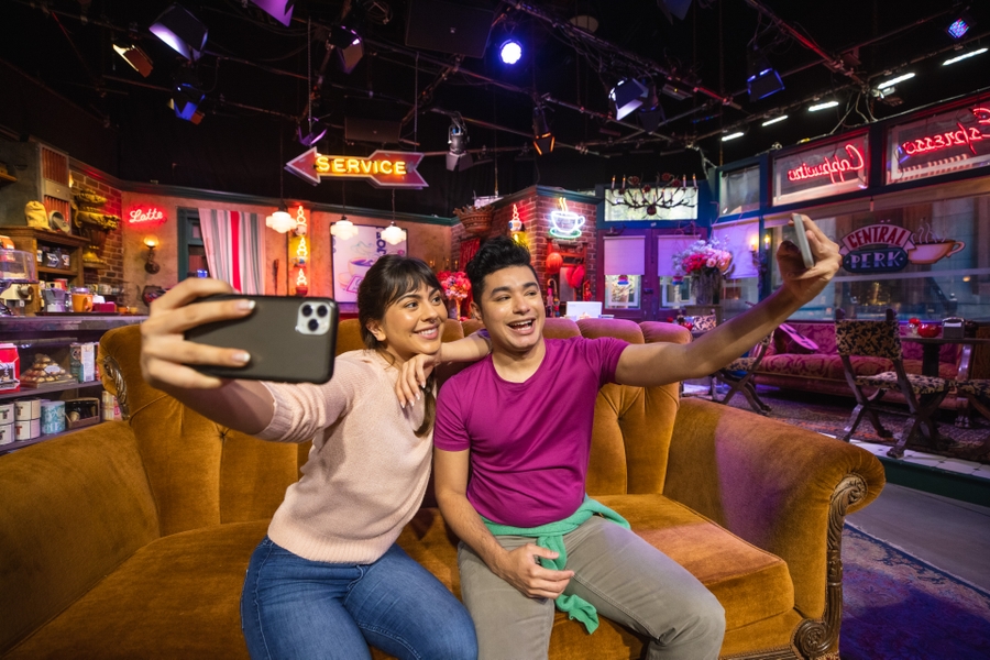 WBSTH - Friends Central Perk Set