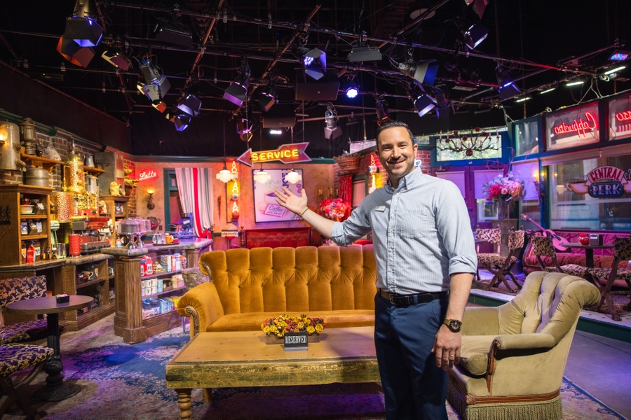 WBSTH - Tour Guide at Friends Central Perk Set
