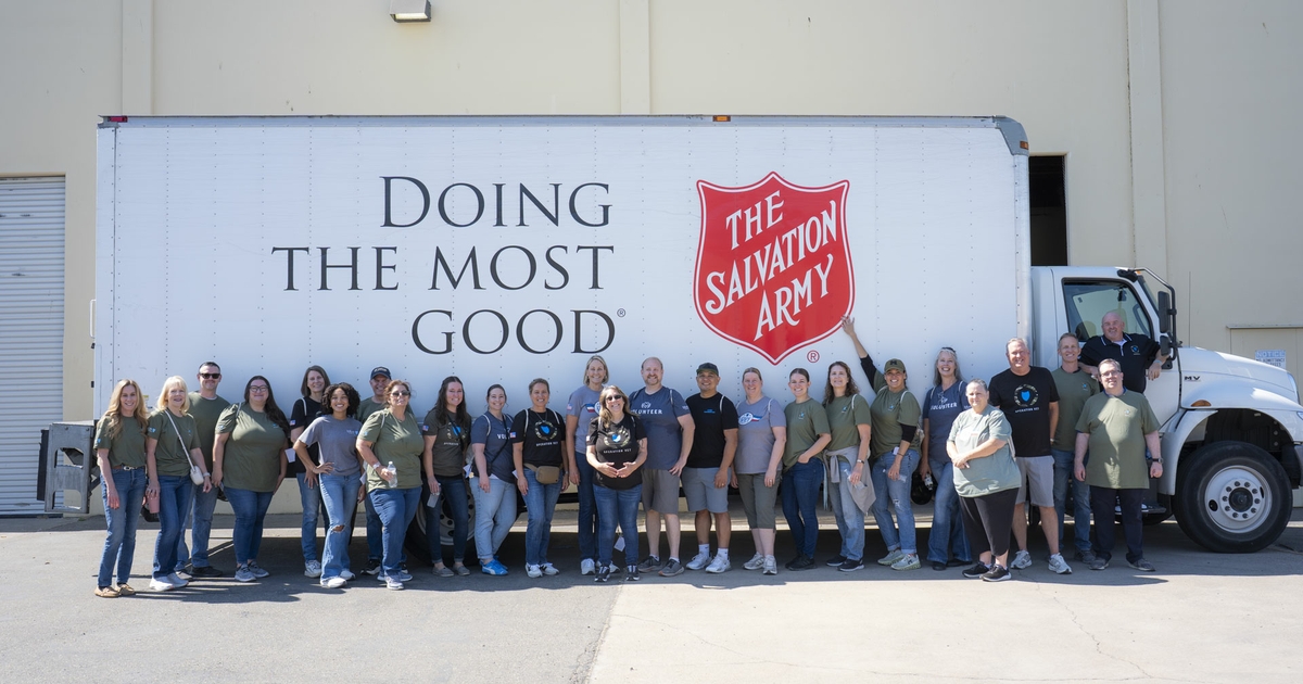 Blue Shield of California Volunteers Team Up with The Salvation Army to Support Veterans and Families in Need
