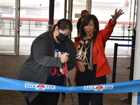 Carnival-Splendor-Seattle-Back-to-Fun-Ribbon-Cutting-scaled