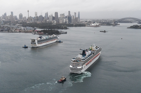 Carnival-Splendor-Escorted-by-Pacific-Adventure