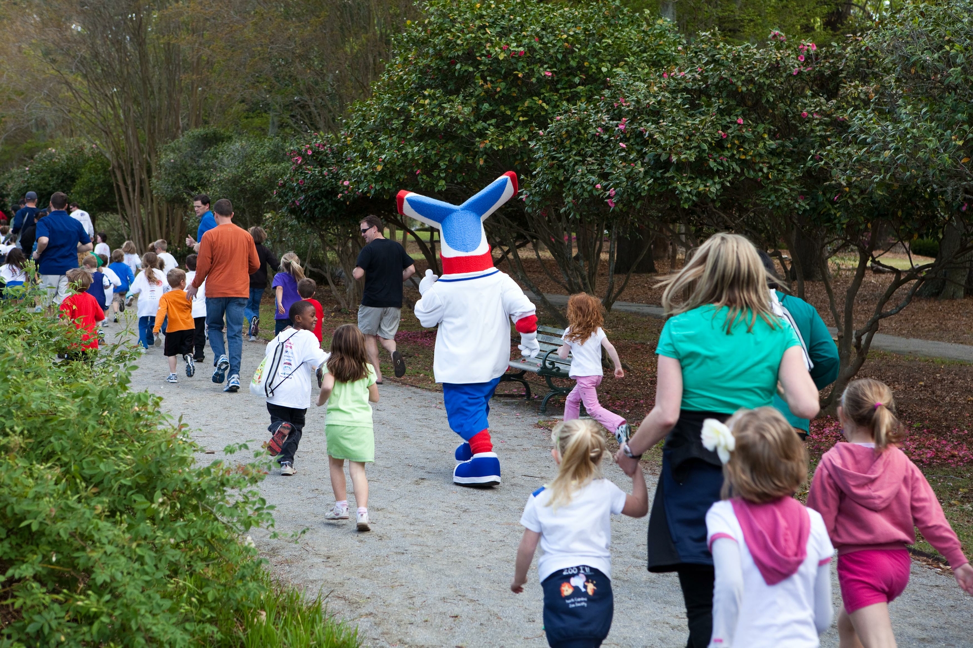 "Fun Ship" Freddy also participated in the race and tried to keep up with some of the little runners. 