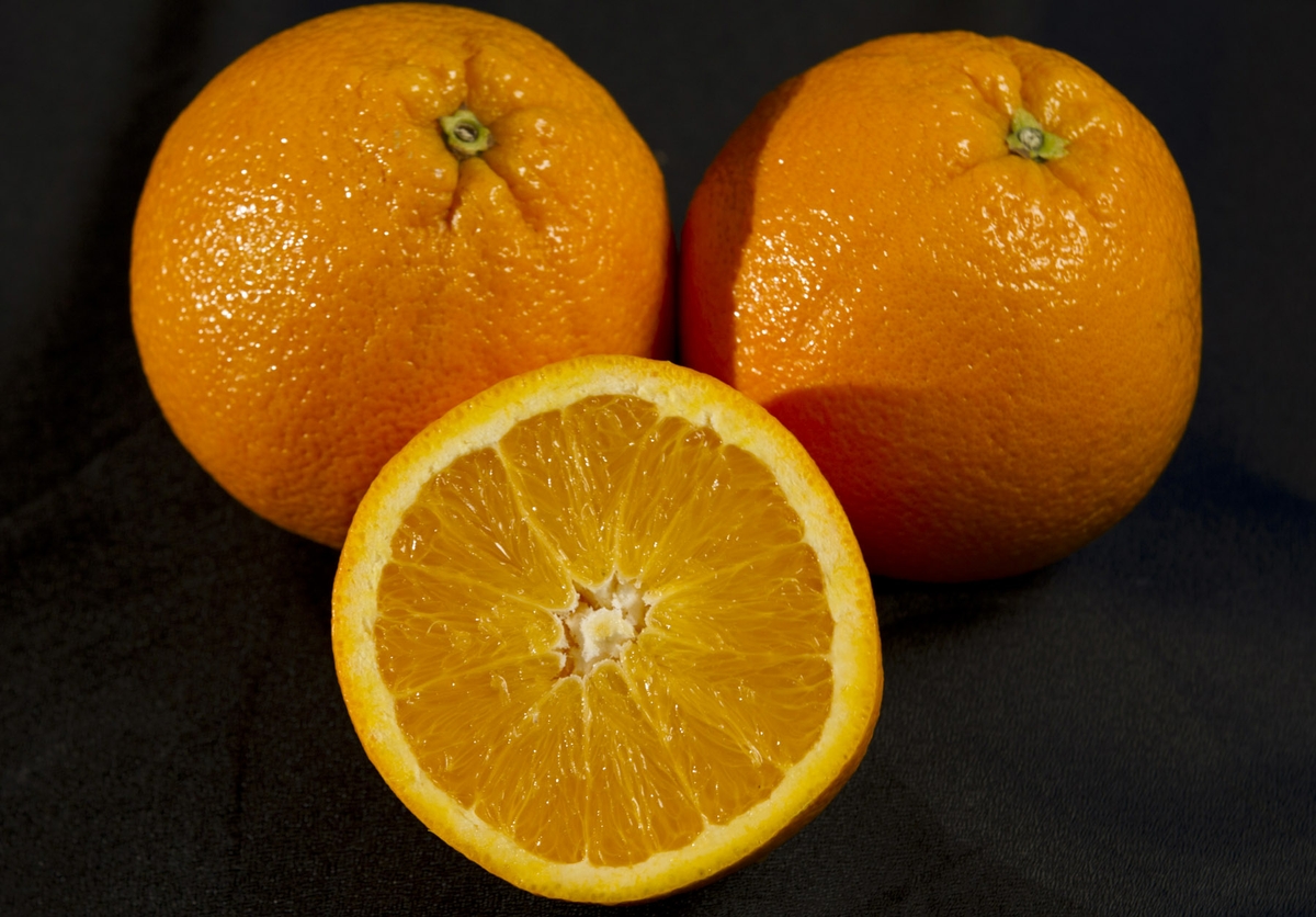 Oranges - whole with half