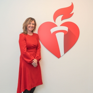 La directora ejecutiva del centro de atención cardíaca y vascular fue nombrada ganadora del premio Woman of Impact de Chicago de Go Red for Women